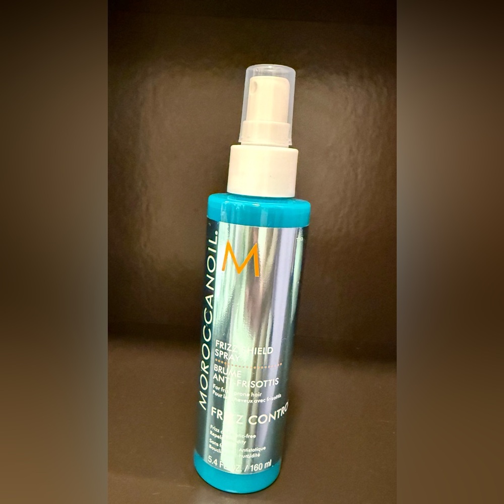 NEW 🆕 Moroccanoil Frizz Shield Styling Spray🩵5.4 ounces🎀. NEVER OPENED 🪷 - Picture 3 of 12
